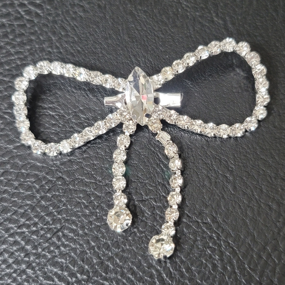 Sparkling Crystal Bow Brooch